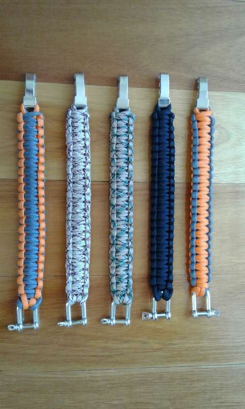 Para-cord 550 Survival Bracelets with metal buckle, choose your favorite color. Crazy R1 Start
